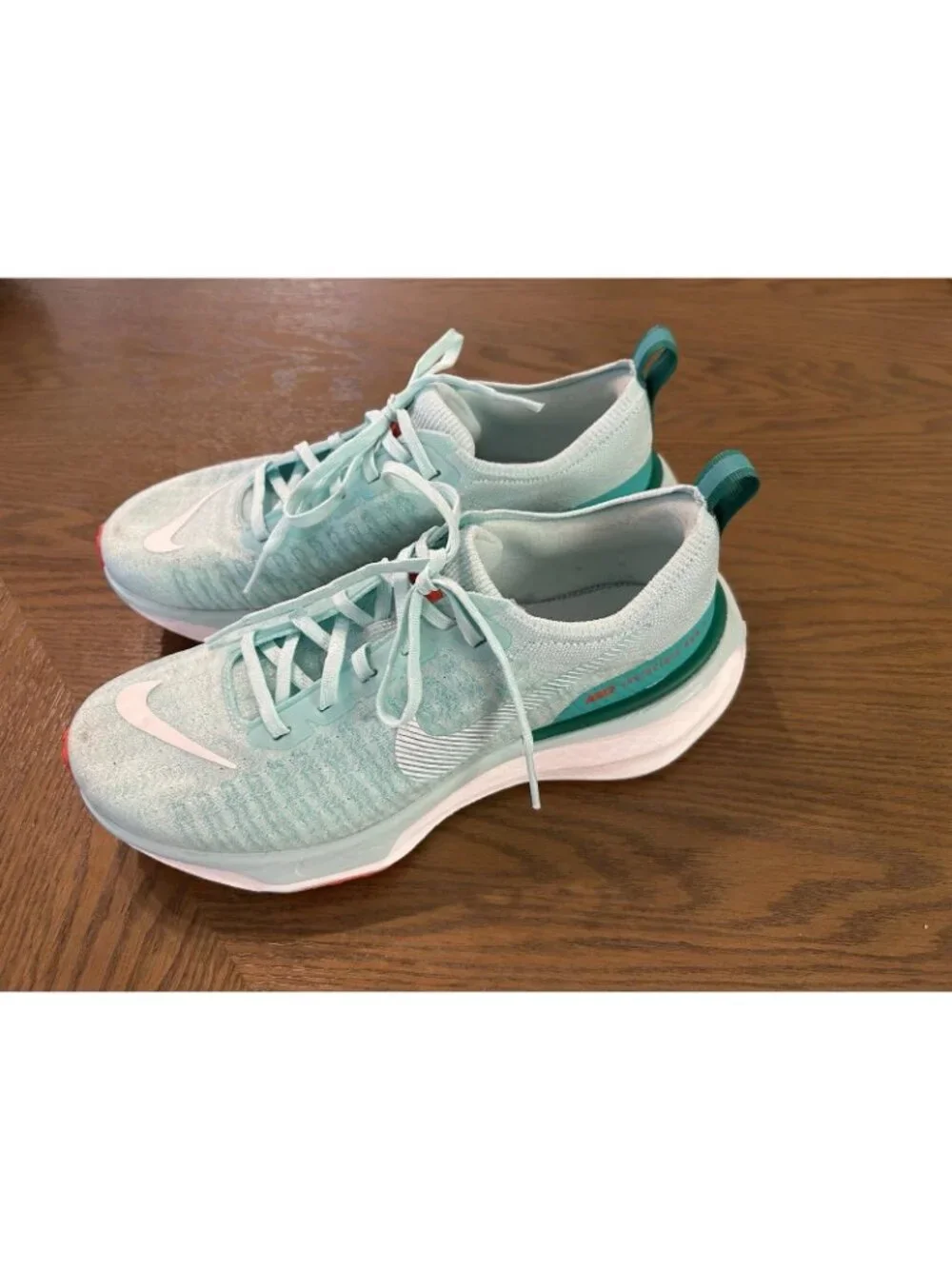 Nike ZoomX Invincible Run 3 Flyknit Women’s Size 9 Green Running Shoes Sneakers